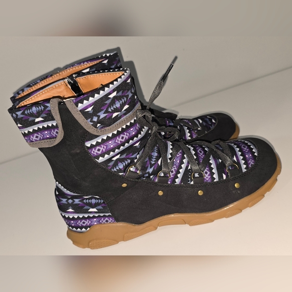 💥Sale💥NU Trendz 7 Lakes Design Ladies Lace Up Boots - Picture 4 of 7